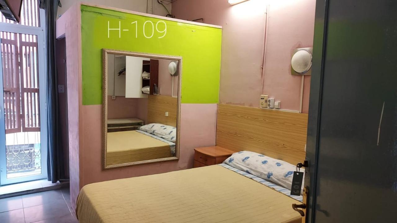 Hostel Turisol Барселона Екстериор снимка