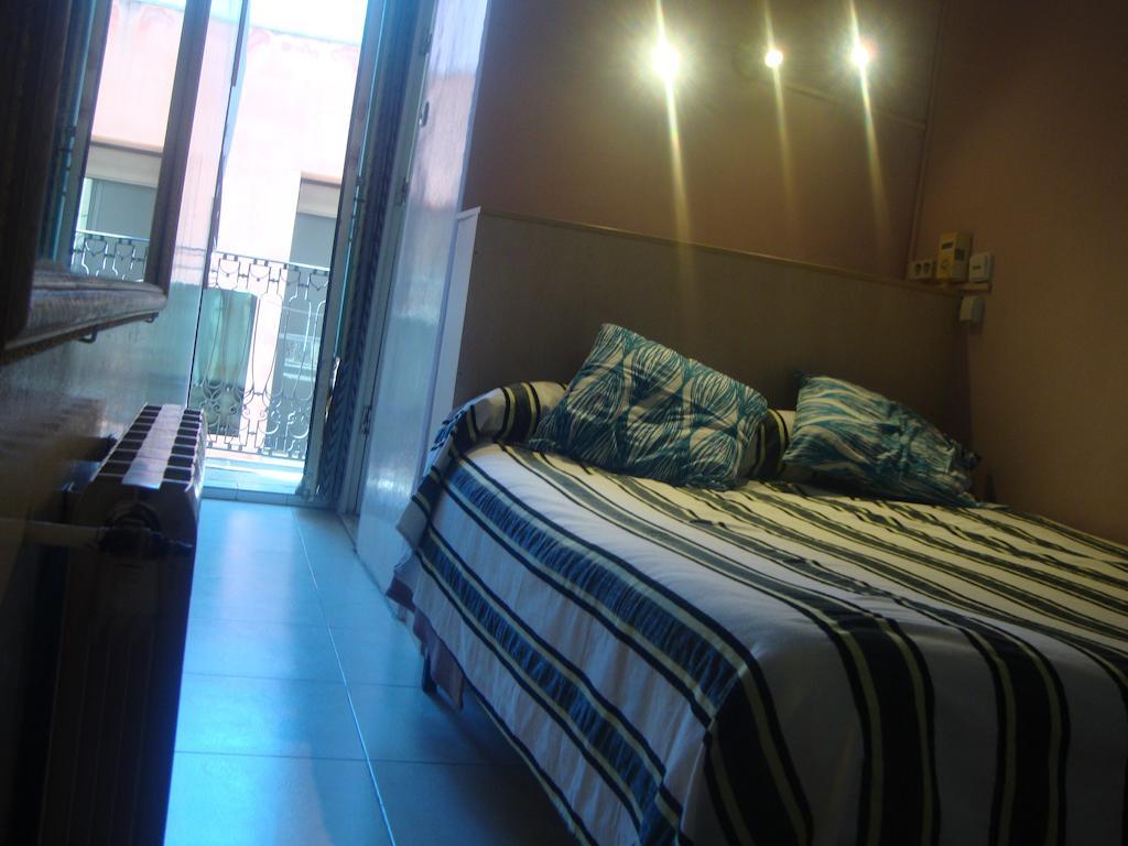 Hostel Turisol Барселона Стая снимка