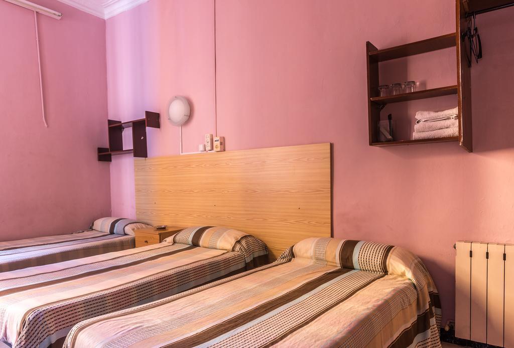 Hostel Turisol Барселона Екстериор снимка