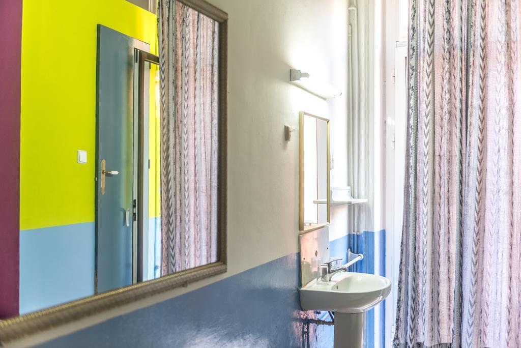 Hostel Turisol Барселона Екстериор снимка