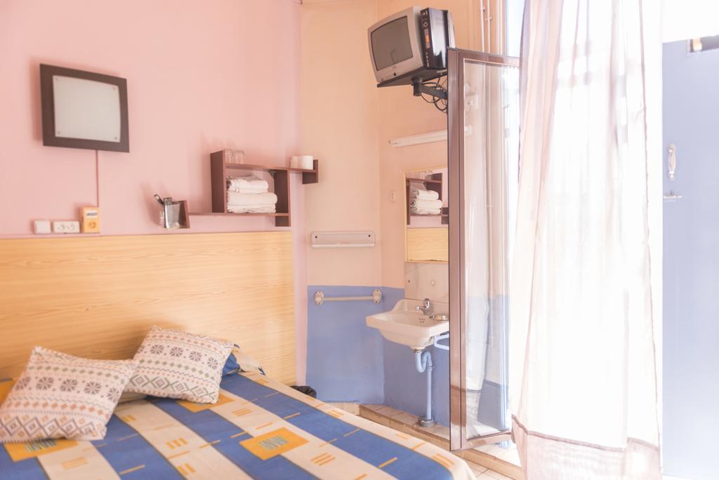 Hostel Turisol Барселона Екстериор снимка