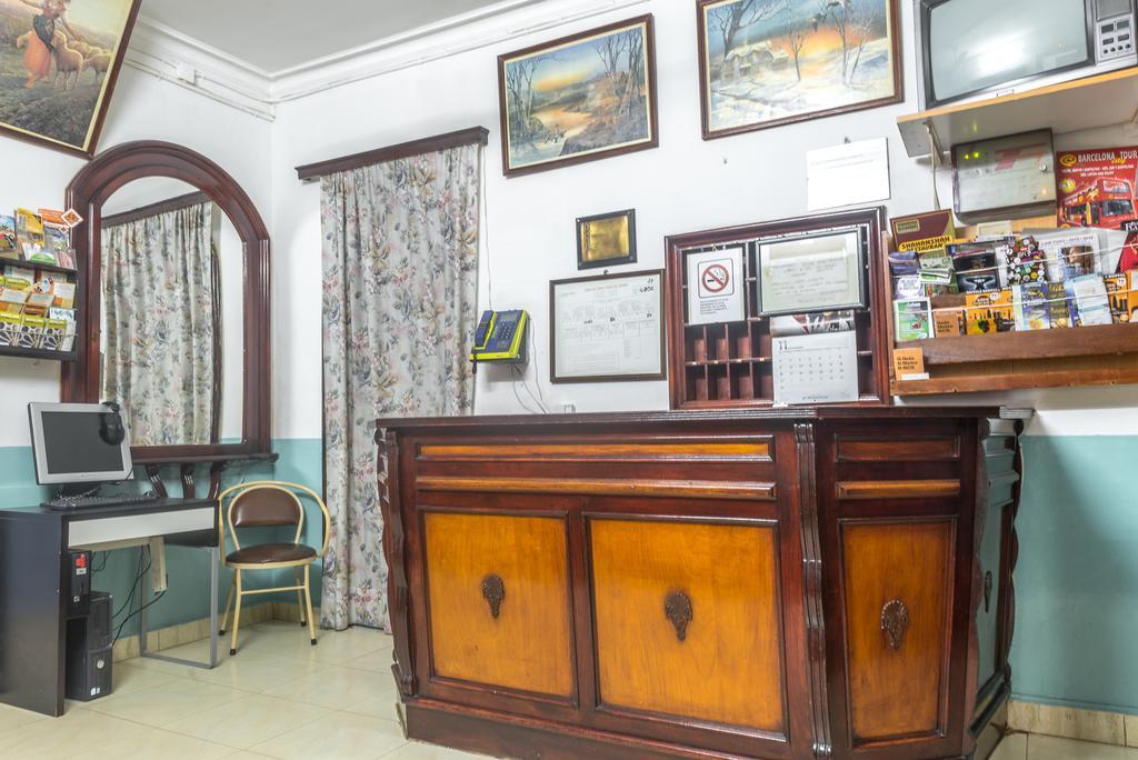 Hostel Turisol Барселона Екстериор снимка