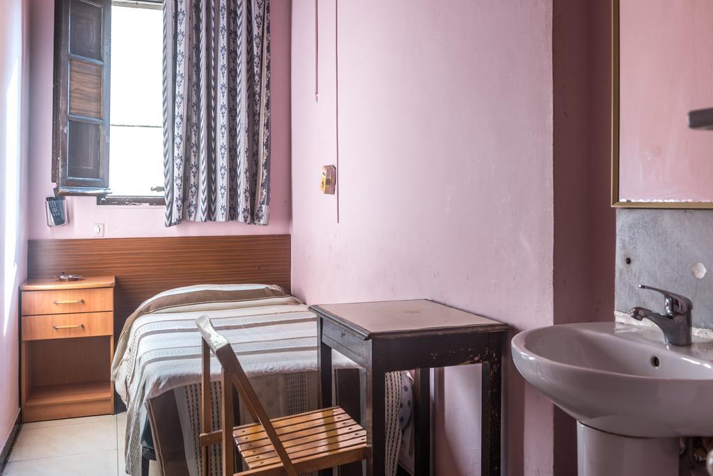 Hostel Turisol Барселона Екстериор снимка