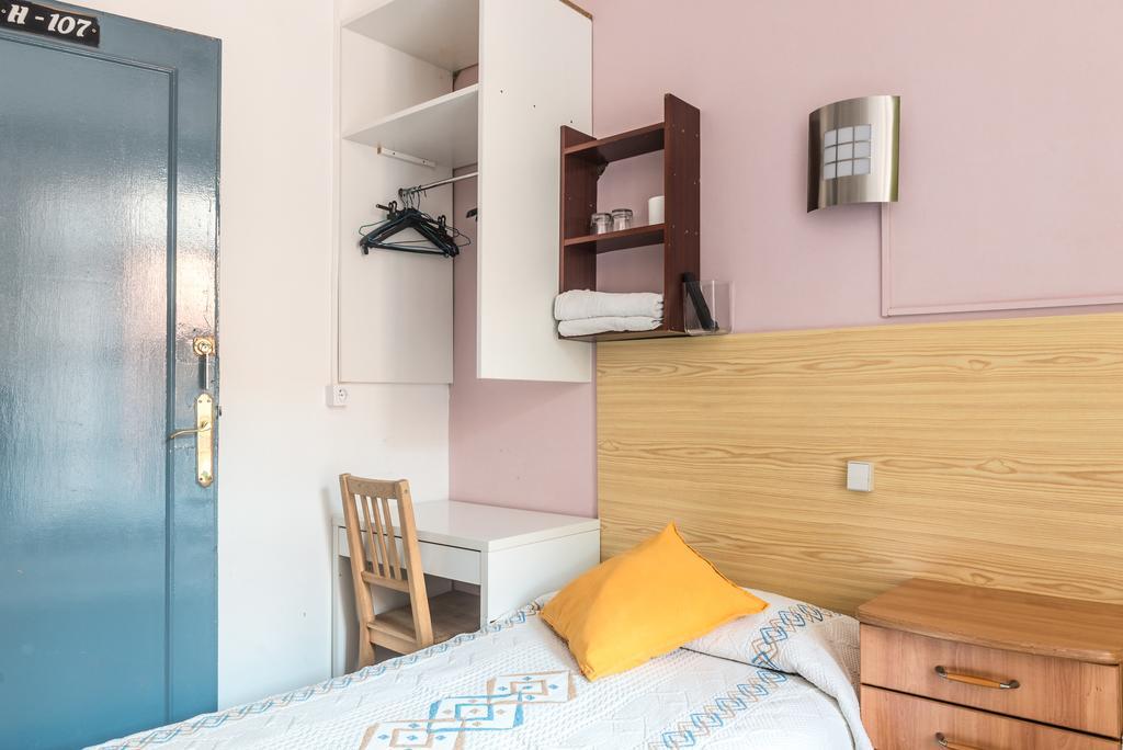 Hostel Turisol Барселона Екстериор снимка
