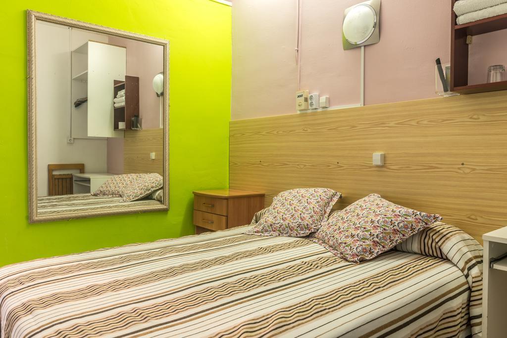 Hostel Turisol Барселона Екстериор снимка