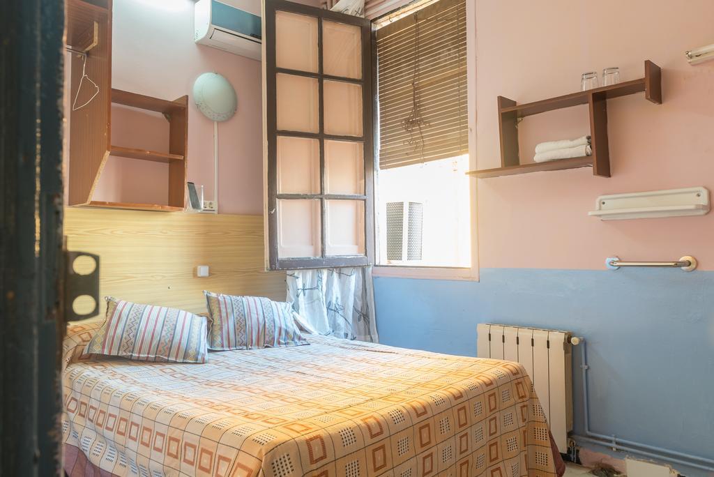 Hostel Turisol Барселона Екстериор снимка
