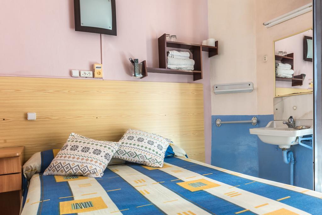 Hostel Turisol Барселона Екстериор снимка